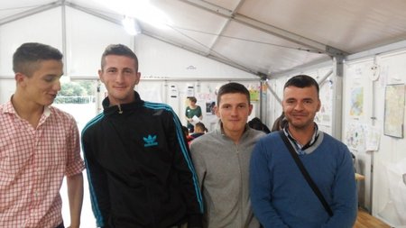  Ardenalas Ferhati (dešinėje) su likimo draugais iš Albanijos
