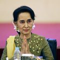 Aung San Suu Kyi dėl rohinjų krizės „slepia galvą smėlyje“