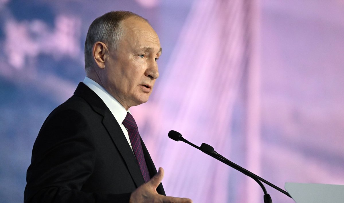 Vladimiras Putinas Rytų ekonomikos forume Vladivostoke