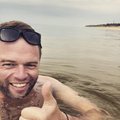 Ignas Krupavičius netikėtai išdrįso išsimaudyti jūroje: teko pabūti nudistu