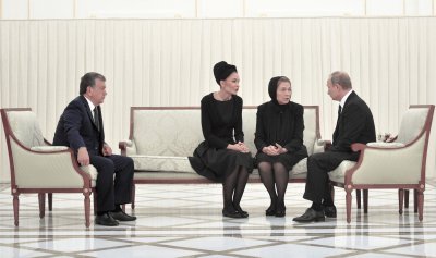 Uzbekistano premjeras Shavkatas Mirziyayevas, Lola Karimova, Tatjana Karimova ir Vladirmiras Putinas