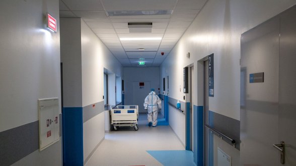 Situacija siaubinga: dėl COVID-19 dviejose Vilniaus ligoninėse kitiems pacientams gali būti teikiama tik skubi pagalba