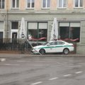 Klaipėdoje susidūrimo su BMW bandę išvengti policininkai rėžėsi į šviesoforą