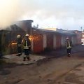 Klaipėdoje ugniagesiai malšino gaisrą garaže