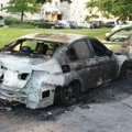 Naktį Kaune, daugiabučio kieme, liepsnos prarijo BMW, policija tiria padegimą
