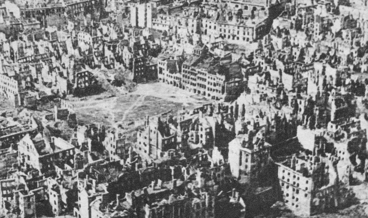 Varšuvos senamiestis, sunaikintas nacių, 1945 m. sausis