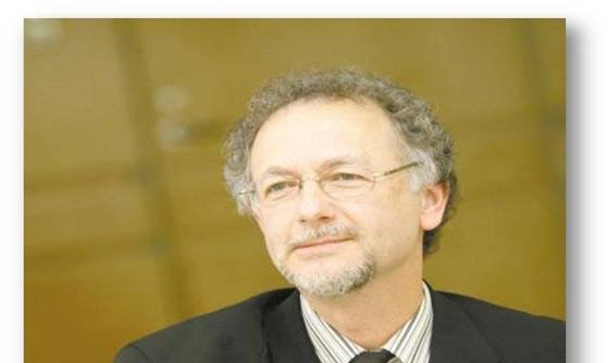 Profesorius žmogaus teisių srityje – Fernandas de Varennesas