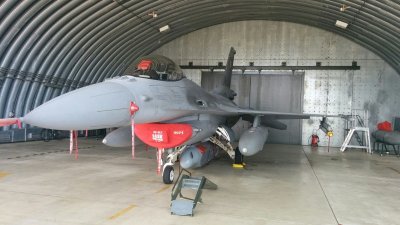 F-16 angare