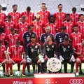 Miuncheno „Bayern“ klubo žaidėjai pozavo bendrai nuotraukai