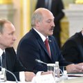 Putin arm-twists Lukashenko into hosting Russian military base