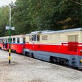 Vienus šokiruoja, kitus džiugina: Vengrijos traukinį vairuoja ir prižiūri vaikai
