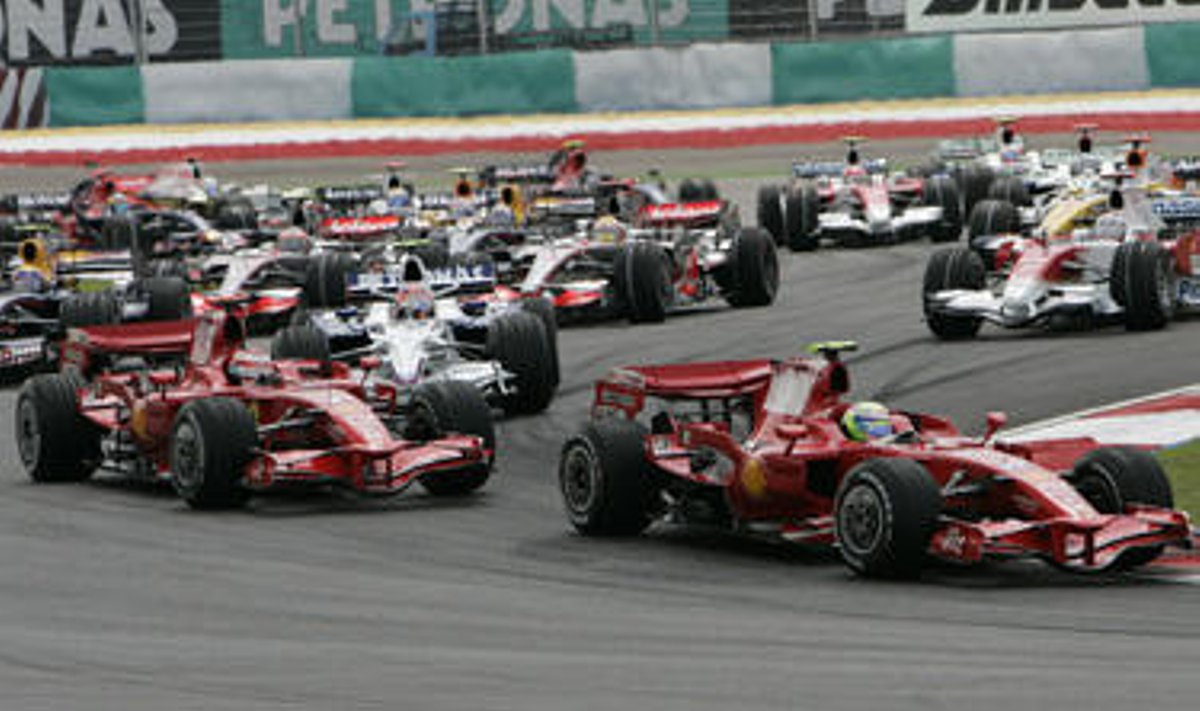 "Formulės-1" bolidai Sepango trasoje