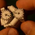 Mikro-origamio šedevras: tobulas veikiantis V8 varikliukas iš popieriaus