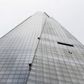 „Greenpeace“ protestuotojos kopia į aukščiausią Londono dangoraižį