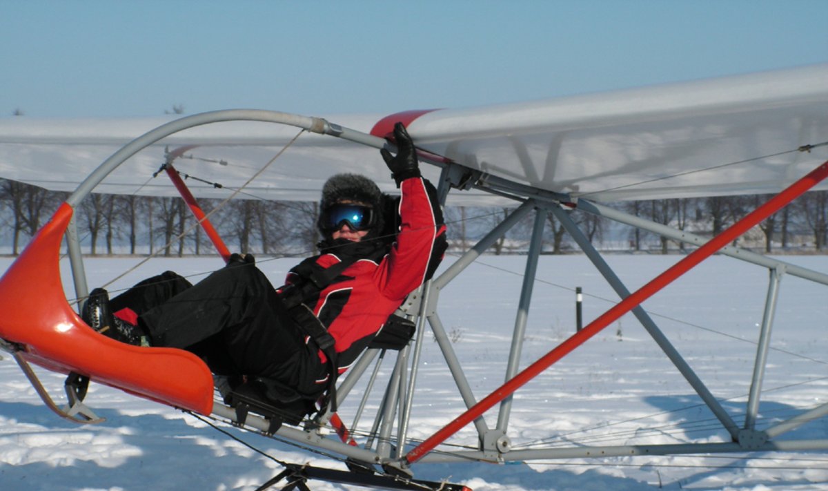 15-mečiai Lietuvos sklandytojai žiemą užbaigė ore (B. Oškinio vaikų aviacijos mokyklos nuotr.)