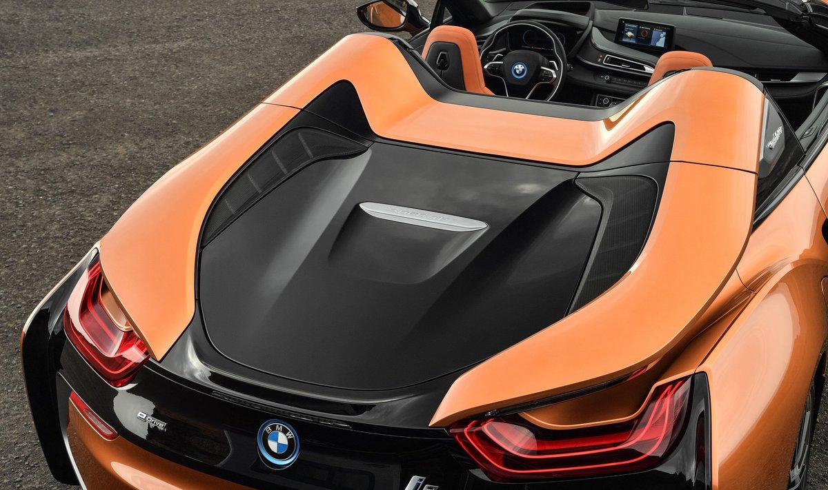 "BMW i8 Roadster"