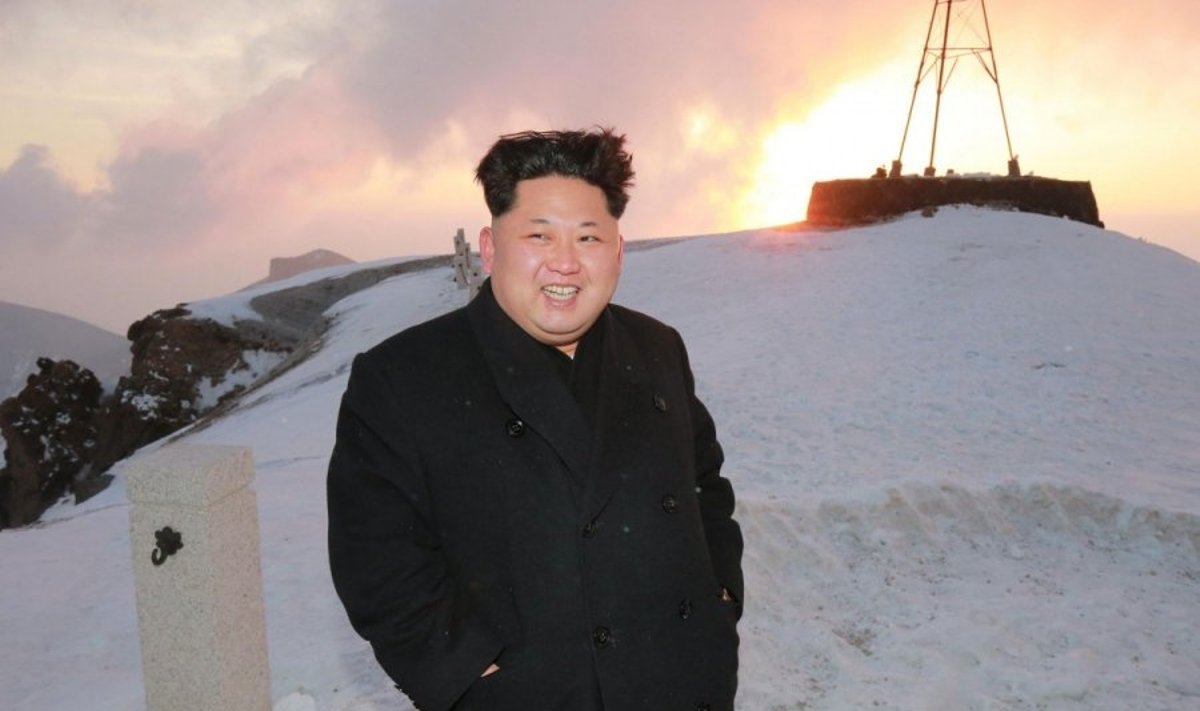 Skelbiama, kad Kim Jong Unas įkopė į aukščiausią šalies kalną