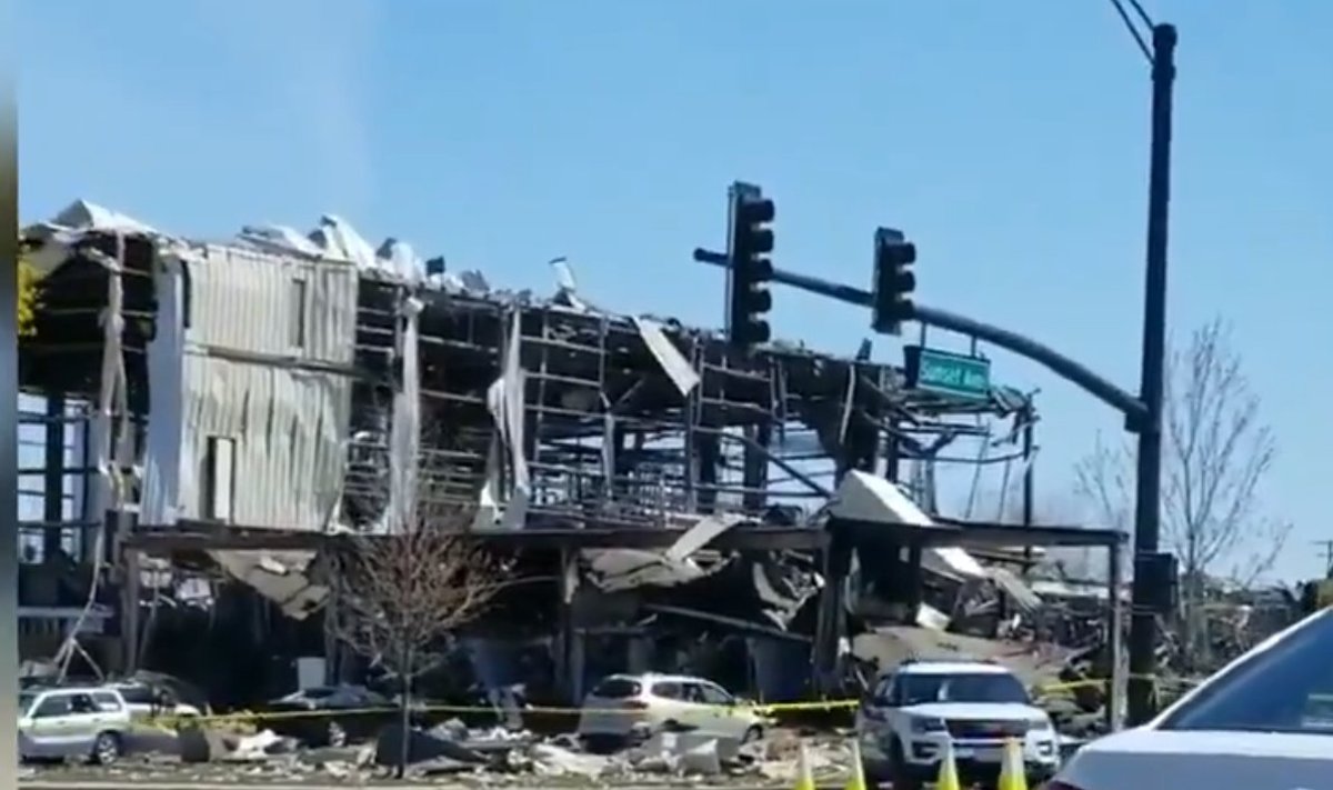 Ilinojuje po sprogimo ir gaisro chemijos fabrike rasti trys žuvusieji