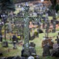 Etnologai apie Vėlines: nušluoti kapai, gėlės ir žvakutės yra reikalingos ne mirusiesiems