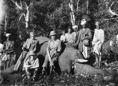 Sena nuotrauka iš dramblių medžioklės