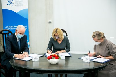 Trišalės bendradarbiavimo sutarties pasirašymas