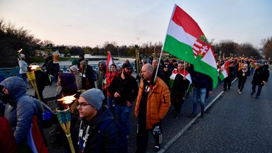 В Будапеште десятки тысяч людей протестуют против Орбана