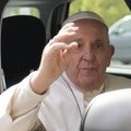"Я все еще жив". Папа римский Франциск выписан из больницы