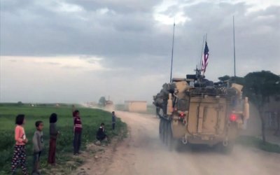 JAV kariai patruliuoja prie Sirijos-Turkijos sienos