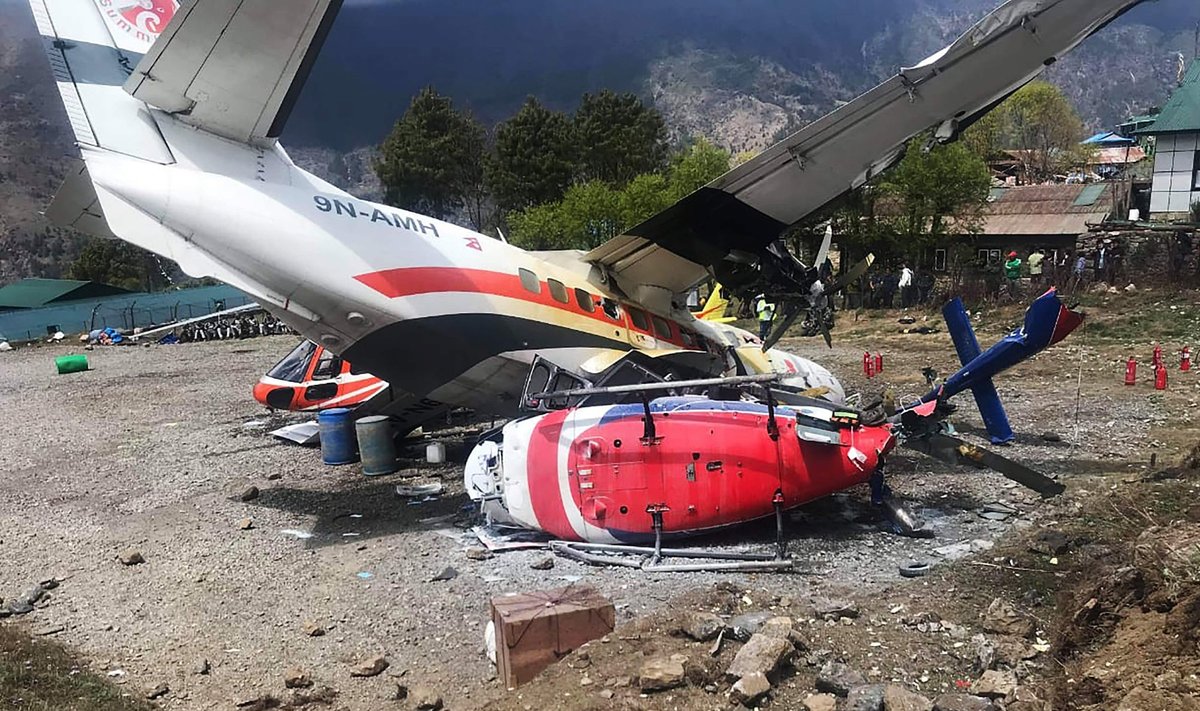Per lėktuvo avariją Nepale žuvo du žmonės, dar penki sužeisti