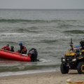 Neringoje į jūros spąstus pateko 6 žmonės: ėmus skęsti paauglei, bangos gilyn traukė ir gelbėti puolusius žmones