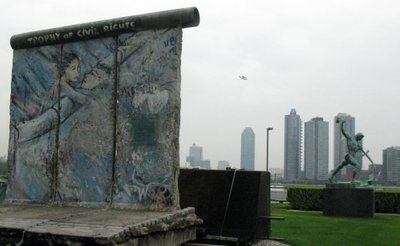 Berlyno sienos fragmentas Niujorke