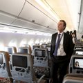 Macronui raginant Prancūzijos įmones padėti spręsti krizę, „Airbus“ padidins atlygį darbuotojams