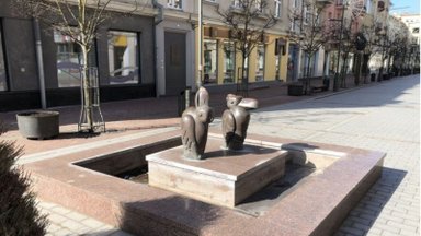 Šiauliuose bus remontuojamas fontanas-skulptūra „Pelikanai“