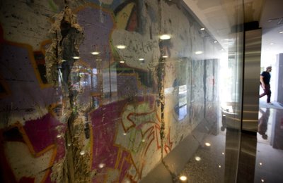 Berlyno sienos fragmentas „Perfil Group“ pastate