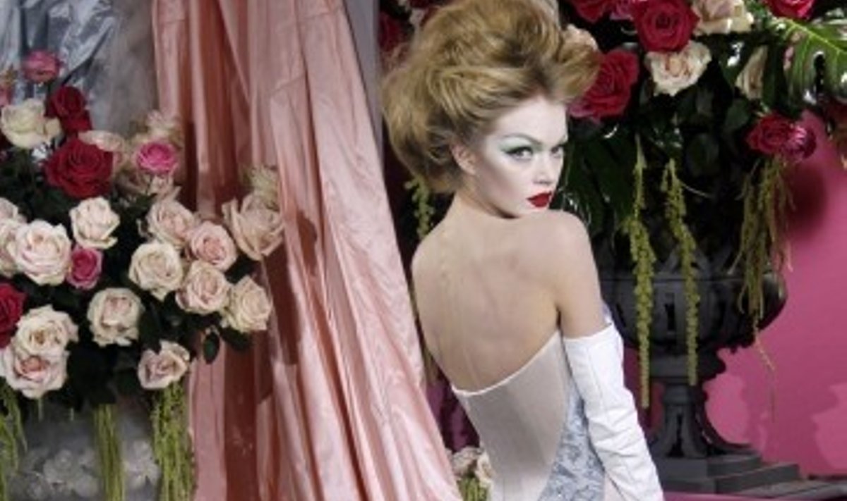 J.Galliano (Christian Dior) 2010 m. pavasario-vasaros aukštosios mados kolekcija 