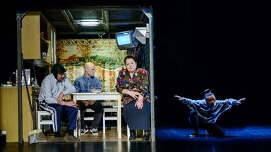 72 metų aktorius Jonas Braškys po ilgos pertraukos sugrįžta į šokio sceną spektaklyje „Kelionė namo“