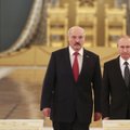 Аналитик: Запад возложил на себя миссию - "спасти Лукашенко" от России