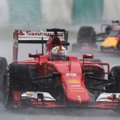 Lietingoje Malaizijos GP kvalifikacijoje S. Vettelis pakuteno nervus L. Hamiltonui