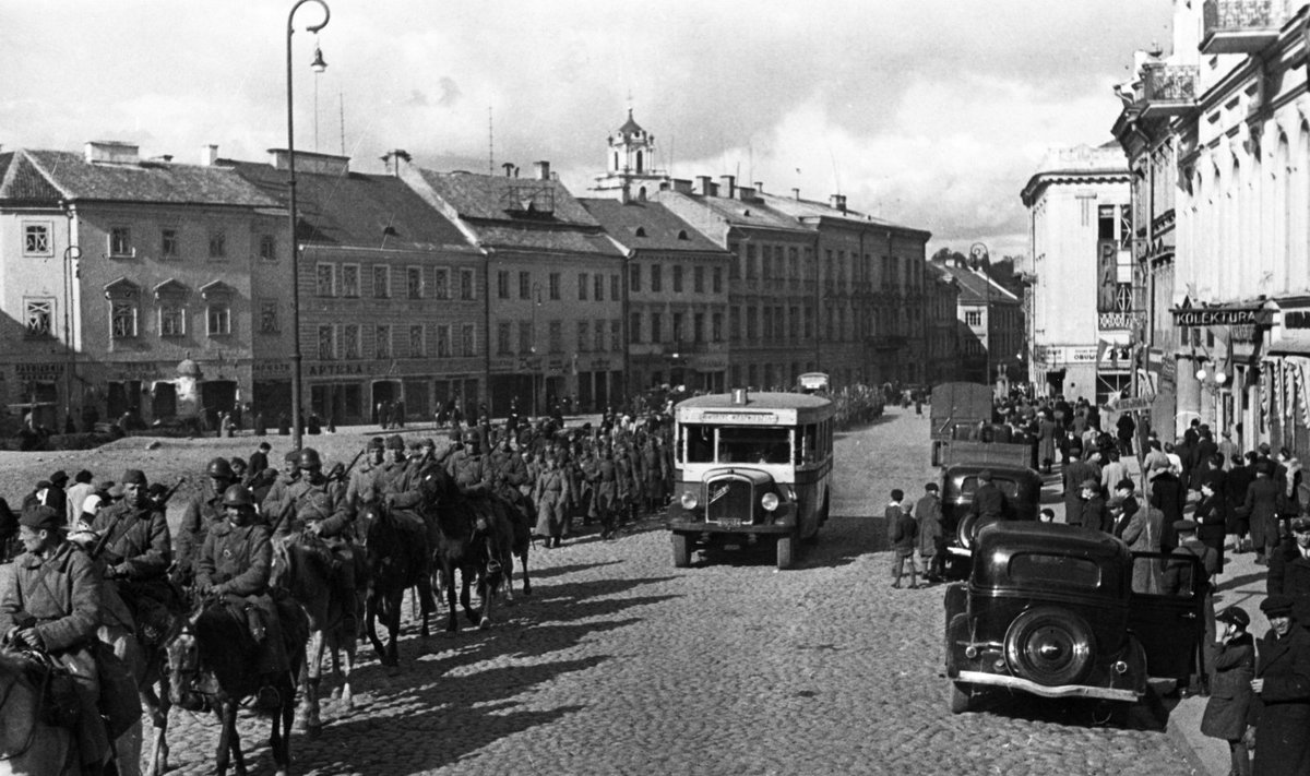Raudonoji armija 1940 metais įžengia į Vilnių