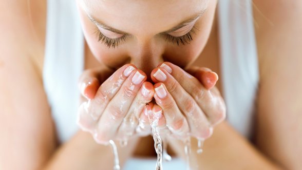 5 įpročiai, kurie padės išsaugoti odos jaunystę ir skaistumą