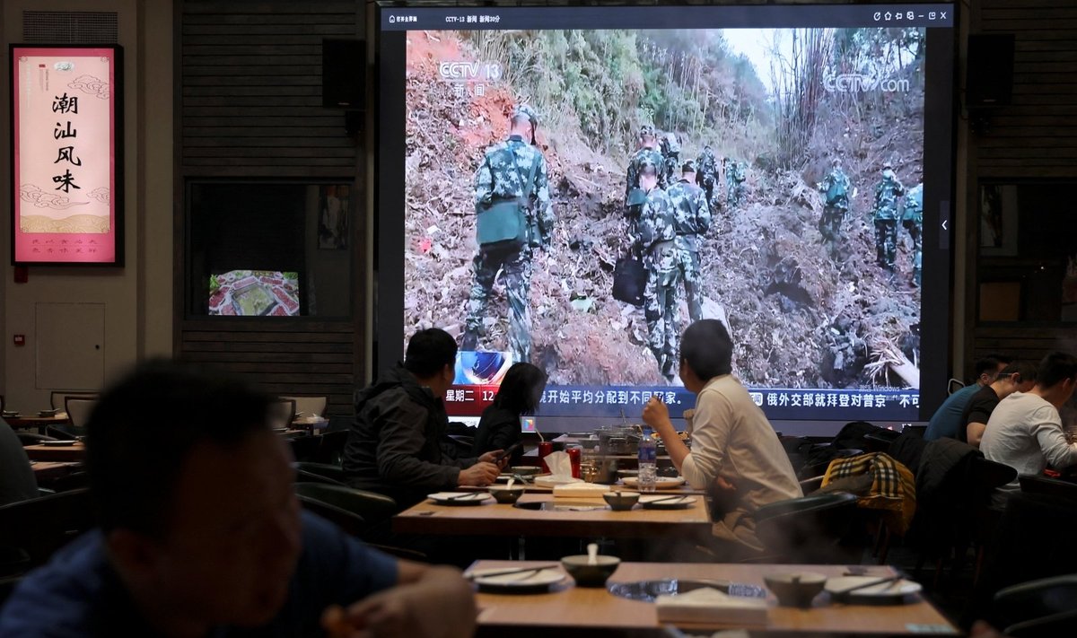 Po lėktuvo katastrofos Kinijoje likusių gyvų žmonių nerasta – pareigūnai