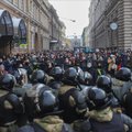 "Спичка в сухой траве". Почему протестуют российские регионы и что будет дальше