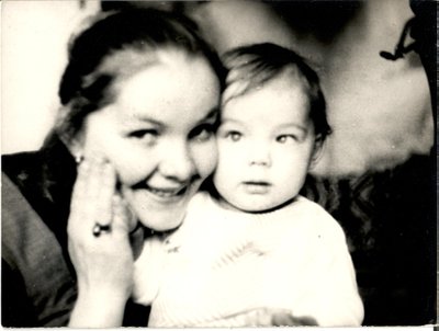 Nikolajus Anikejevas vaikystėje su mama
