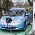 Po trejų metų prognozuojamas lūžis: elektromobilį įsigyti bus pigiau nei įprastą automobilį