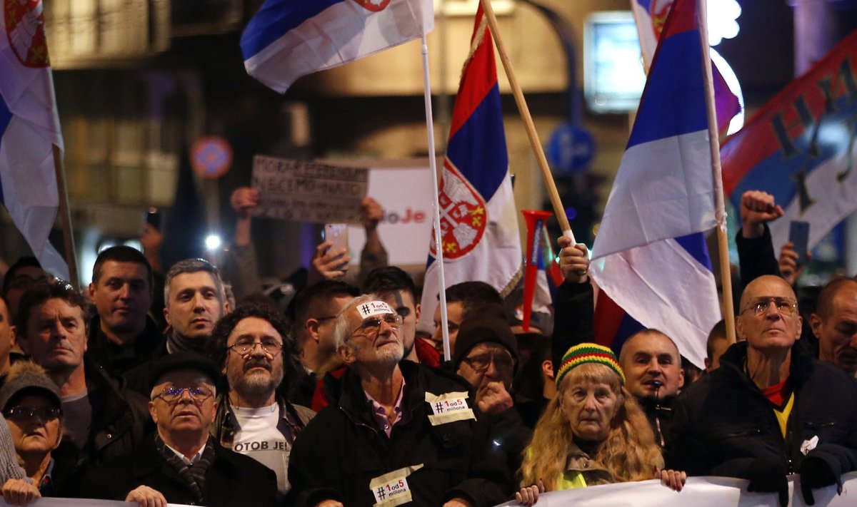 Serbijoje tęsiasi protestai prieš valdžią