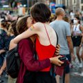 Prancūzija leis atlikti dirbtinį apvaisinimą lesbietėms ir vienišoms moterims