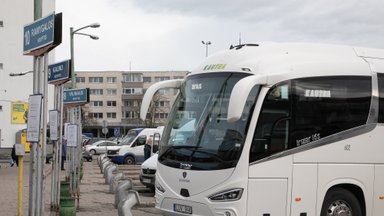„Viena ranka finansuoja, kita ranka nieko neduoda“: Ukmergės rajono autobusų parkas norėtų įsigyti elektrinių autobusų, tačiau ES parama blokuojama