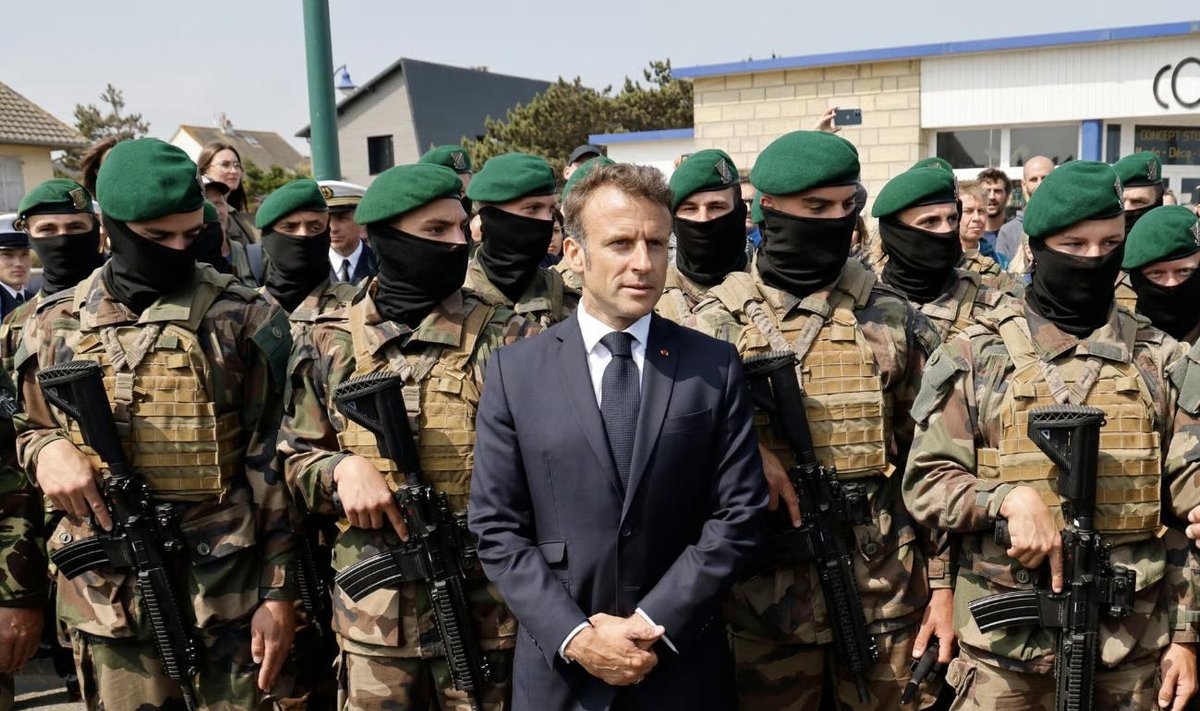 Prancūzijos prezidentas Emmanuelis Macronas per 79-ųjų išsilaipinimo Normandijoje metinių minėjimą 2023 m.
