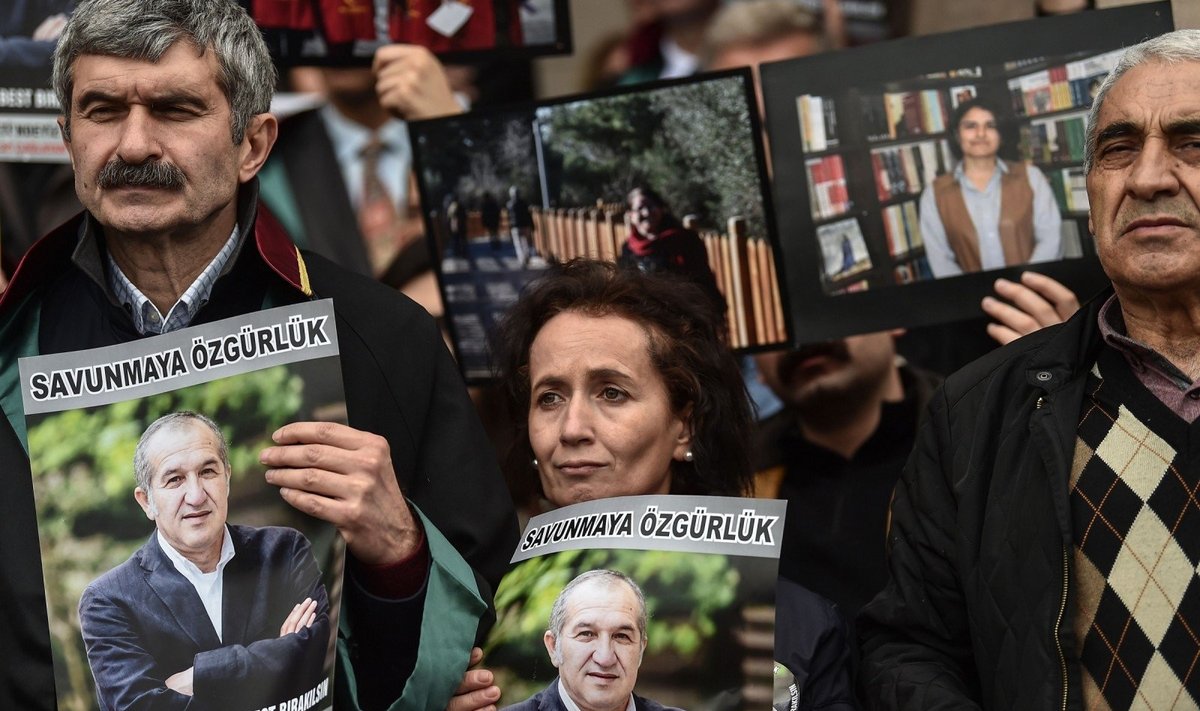 Akcija „Cumhuriyet“ redaktoriui Akinui Atalayui palaikyti
