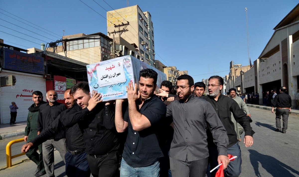 Irane laidojamos teroro atakos Ahvaze aukos
